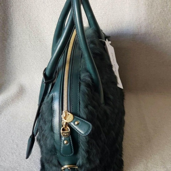 Authentic Salvatore Ferragamo rabbit fur green bag with crossbody strap - Picture 2 of 7